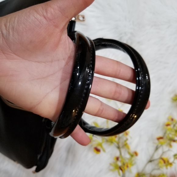 FASHION LEATHER Black Handbag With Zipper Closure.... - Picture 10 of 17